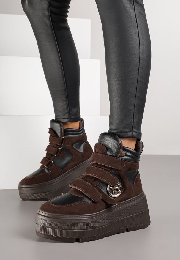 Renee - Brązowe Botki Sneakersy Vices na Platformie w Stylu Y2K Gelira. Okazja: na co dzień. Zapięcie: rzepy. Kolor: brązowy. Materiał: jeans. Wzór: aplikacja. Sezon: lato. Obcas: na platformie