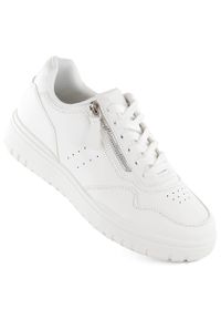 Buty sportowe sneakersy damskie białe McBraun 23233. Kolor: biały. Materiał: skóra ekologiczna