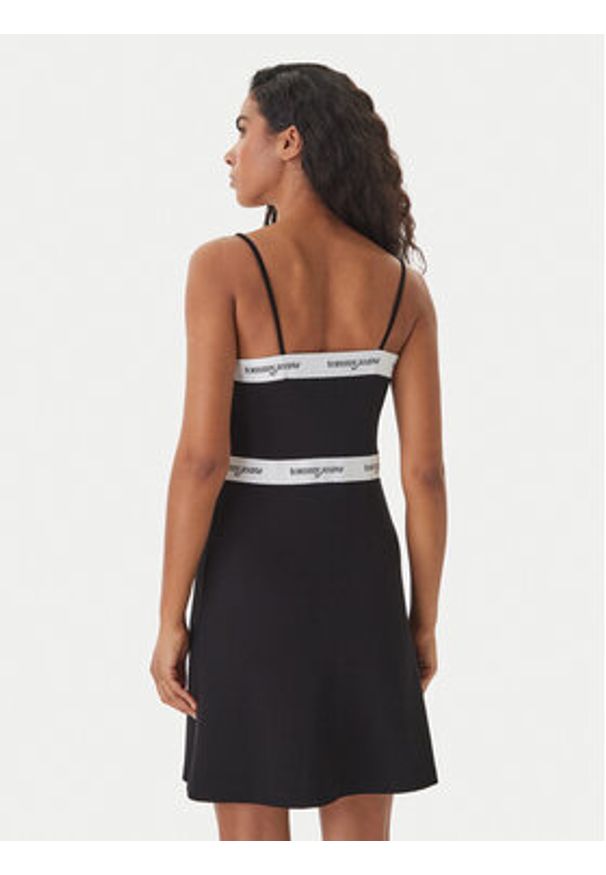 Tommy Jeans Sukienka codzienna DW0DW22337 Czarny Slim Fit. Okazja: na co dzień. Kolor: czarny. Materiał: wiskoza. Typ sukienki: proste. Styl: casual