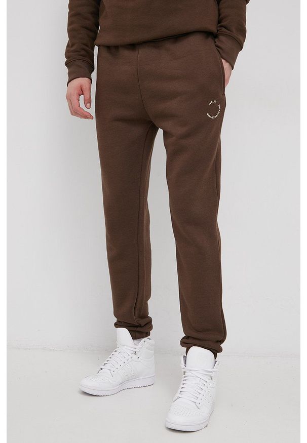 !SOLID - Solid Spodnie męskie kolor brązowy gładkie. Kolor: brązowy. Materiał: bawełna, dzianina. Wzór: gładki