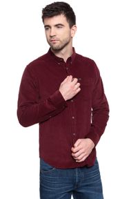 Lee - KOSZULA LEE BUTTON DOWN BURGUNDY L880MRMF. Typ kołnierza: button down. Kolor: czerwony. Materiał: materiał