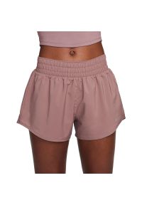 Spodenki damskie Nike One. Kolor: fioletowy. Materiał: poliester, materiał. Długość: krótkie #1