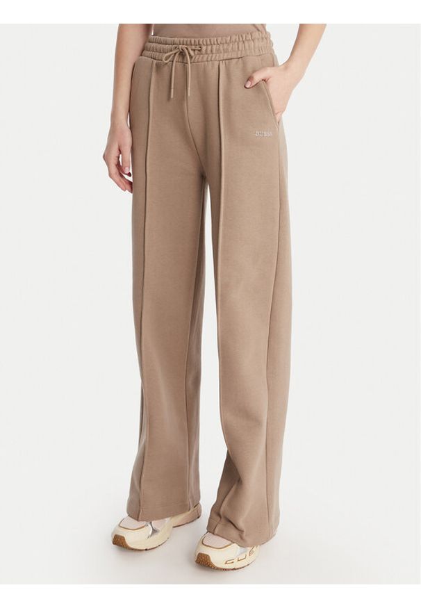 Guess Spodnie dresowe V6RB17 K9V31 Beżowy Regular Fit. Kolor: beżowy. Materiał: bawełna