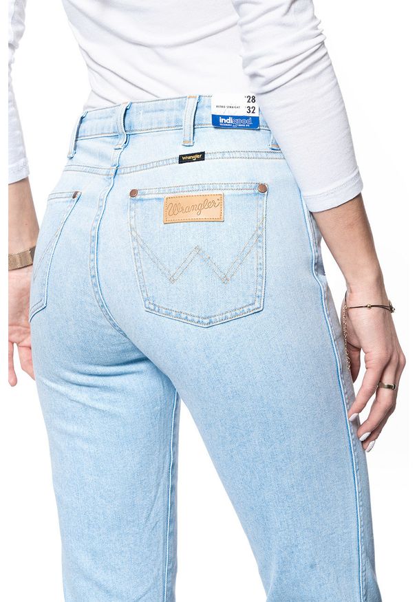 Wrangler - SPODNIE DAMSKIE WRANGLER RETRO STRAIGHT BALLAD BLUE W22AJHXA3 112127790. Styl: retro