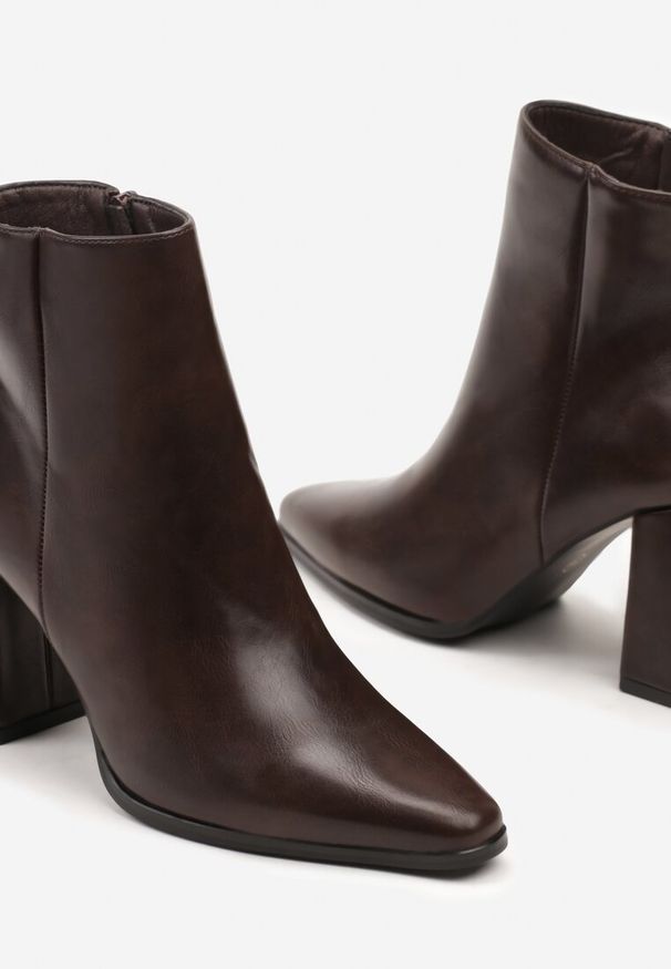 Renee - Brązowe Casualowe Botki na Słupku Linnorelia. Okazja: na co dzień. Kolor: brązowy. Materiał: jeans. Obcas: na słupku. Styl: casual. Wysokość obcasa: średni
