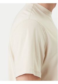 Guess T-Shirt M6GI16 K3032 Beżowy Regular Fit. Kolor: beżowy. Materiał: bawełna #4