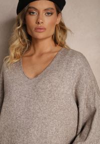 Renee - Beżowa Pudełkowa Sukienka Sweterkowa z Wiskozą ze Ściągaczami Besizia. Okazja: na co dzień. Kolor: beżowy. Materiał: wiskoza. Typ sukienki: proste, sportowe. Styl: sportowy, casual, elegancki