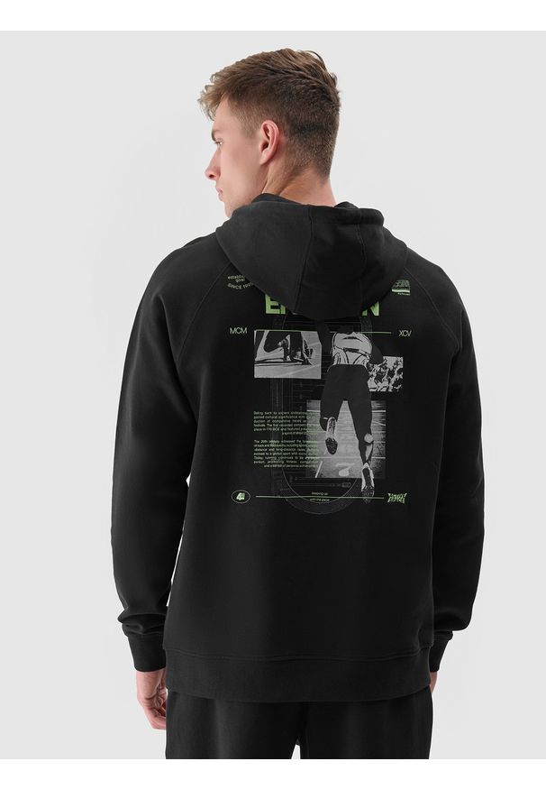 4f - 4F Bluza dresowa nierozpinana z kapturem męska - czarna XL. Okazja: na co dzień. Typ kołnierza: kaptur. Kolor: czarny. Materiał: dresówka. Długość rękawa: raglanowy rękaw. Wzór: gładki, ze splotem, nadruk, napisy. Styl: klasyczny, sportowy, casual