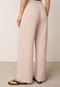 Born2be - Różowe Szerokie Spodnie Casual z Wysokim Stanem i Biżuteryjną Aplikacją Aronia. Okazja: na co dzień. Kolekcja: plus size. Kolor: różowy. Długość: długie. Wzór: aplikacja. Stan: podwyższony. Materiał: materiał, tkanina. Sezon: lato. Styl: casual #2