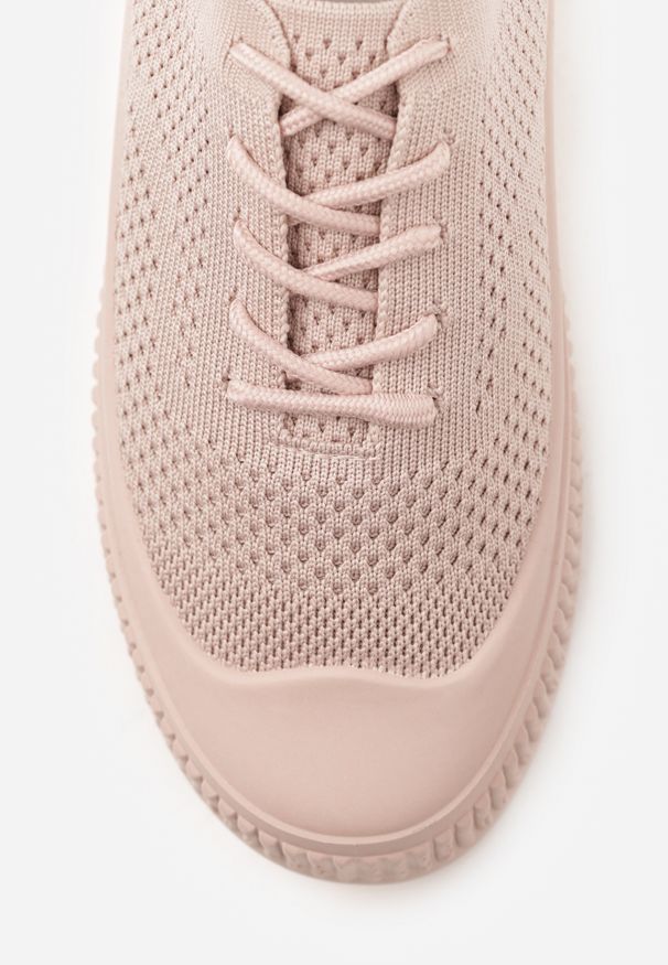 Renee - Ciemnobeżowe Trampki Accia. Okazja: na co dzień. Wysokość cholewki: przed kostkę. Nosek buta: okrągły. Kolor: beżowy. Materiał: materiał, guma. Szerokość cholewki: normalna. Wzór: jednolity. Styl: młodzieżowy, casual, sportowy