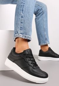 Born2be - Czarno-Białe Sneakersy Sznurowane Finos. Okazja: na co dzień. Kolor: czarny. Materiał: jeans. Sport: fitness #1