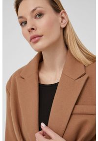 Answear Lab Płaszcz damski kolor brązowy przejściowy. Okazja: na co dzień. Kolor: brązowy. Styl: wakacyjny