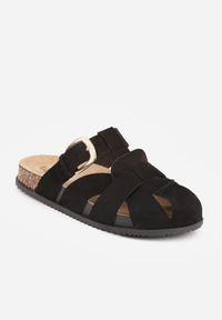 Born2be - Czarne Klapki Mule z Ozdobnymi Wycięciami i Regulowanym Paskiem z Klamerką Aene. Okazja: na co dzień. Kolor: czarny. Materiał: jeans, zamsz, len. Wzór: haft. Sezon: lato. Styl: boho, wakacyjny, casual #7