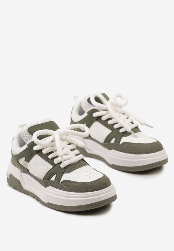 Renee - Zielono-Białe Płaskie Casualowe Sneakersy ze Sznurowaniem i Transparentnym Elementem z Tyłu Gamarie. Okazja: na co dzień. Nosek buta: okrągły. Zapięcie: sznurówki. Kolor: biały, zielony. Materiał: materiał. Obcas: na obcasie. Wysokość obcasa: niski