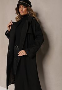 Renee - Czarny Płaszcz Trencz o Dwurzędowym Kroju z Rozcięciem i Klapą Wiązany w Talii Valezi. Okazja: na co dzień, do pracy, na spacer. Kolor: czarny. Materiał: dzianina, skóra, jeans. Długość rękawa: długi rękaw. Długość: długie. Wzór: aplikacja. Styl: elegancki, casual #5