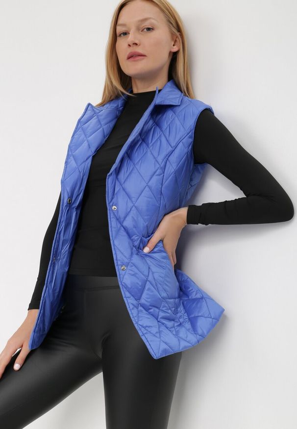 Born2be - Niebieska Kamizelka Chrysonice. Okazja: na co dzień. Kolor: niebieski. Materiał: tkanina. Wzór: aplikacja. Styl: casual, sportowy