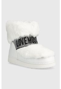 Love Moschino śniegowce SKIBOOT20 kolor biały JA24202G0HJW0100. Nosek buta: okrągły. Kolor: biały. Materiał: guma. Szerokość cholewki: normalna. Obcas: na platformie #3