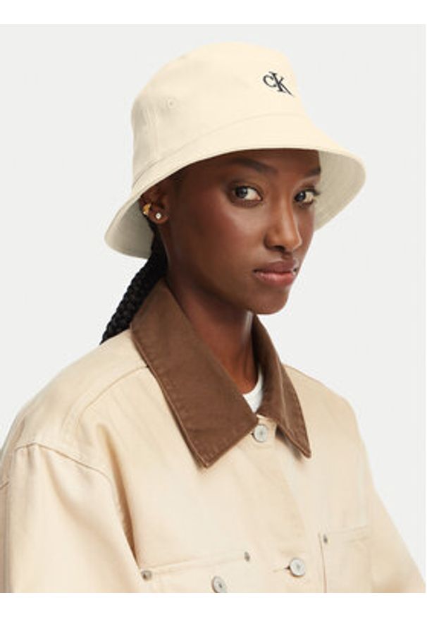 Calvin Klein Kapelusz Bucket LV04F5101G Écru. Kolor: kremowy. Materiał: bawełna