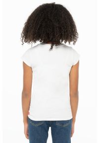Levi's® - Levi's T-shirt dziecięcy kolor biały. Okazja: na spotkanie biznesowe, na co dzień. Kolor: biały. Materiał: dzianina. Długość rękawa: krótki rękaw. Długość: krótkie. Wzór: nadruk. Styl: biznesowy, casual #4