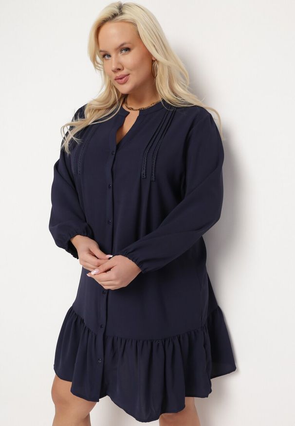 Born2be - Granatowa Koszulowa Sukienka Mini z Falbanką Brindel. Kolor: niebieski. Typ sukienki: koszulowe. Długość: mini