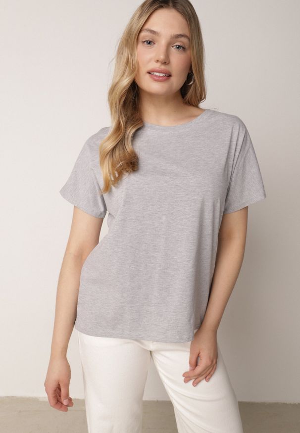Born2be - Szary T-shirt Bawełniany Klasyczny o Fasonie Oversize z Dłuższym Tyłem Nemedora. Okazja: na co dzień. Kolor: szary. Materiał: bawełna. Długość: długie. Styl: klasyczny