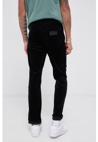 Wrangler Spodnie sztruksowe męskie kolor czarny dopasowane. Kolor: czarny. Materiał: sztruks #3