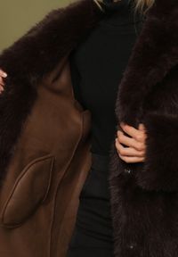 Born2be - Brązowy Płaszcz Futerko o Długim Kroju Otirena. Okazja: na co dzień. Kolor: brązowy. Materiał: futro. Długość: długie. Styl: casual, elegancki #4