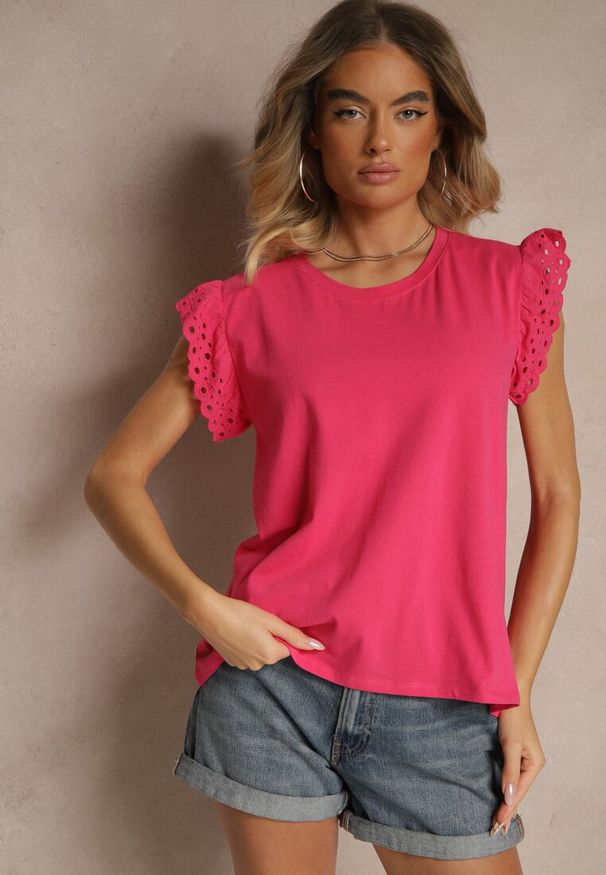 Renee - Różowa Bawełniana Bluzka z Krótkim Rękawem z Ażurowej Falbanki Voanira. Okazja: na co dzień. Typ kołnierza: kołnierz z falbankami. Kolor: różowy. Materiał: bawełna. Długość rękawa: krótki rękaw. Długość: krótkie. Wzór: ażurowy. Styl: casual, elegancki