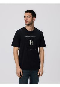 Reserved - T-shirt regular z aplikacją - czarny. Kolor: czarny. Materiał: dzianina, bawełna. Wzór: aplikacja