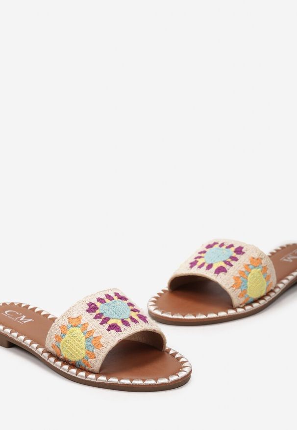 Born2be - Beżowe Klapki z Materiałowym Plecionym Wykończeniem Ibrimila. Kolor: beżowy. Materiał: materiał. Wzór: haft, aplikacja. Sezon: lato. Styl: boho, elegancki