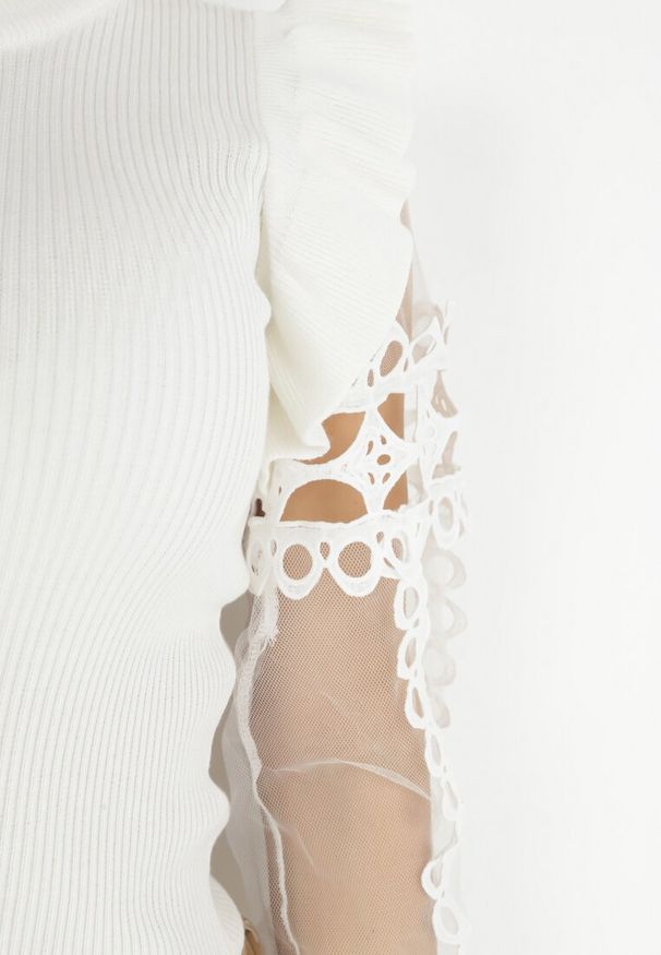 Born2be - Biały Sweter z Prążkowanej Dzianiny i Koronką Mavo. Kolor: biały. Materiał: dzianina, prążkowany, koronka. Wzór: koronka. Styl: elegancki, klasyczny