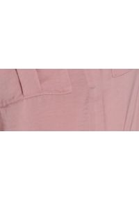 TOP SECRET - Klasyczna koszula damska. Kolor: różowy. Materiał: materiał. Długość rękawa: długi rękaw. Długość: długie. Sezon: wiosna. Styl: klasyczny #2