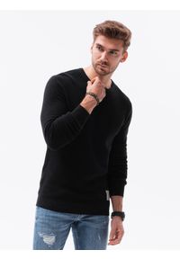 Ombre Clothing - Sweter męski E185 - czarny - XXL. Kolor: czarny. Materiał: bawełna, akryl. Długość rękawa: długi rękaw. Długość: długie. Wzór: aplikacja. Sezon: zima, jesień