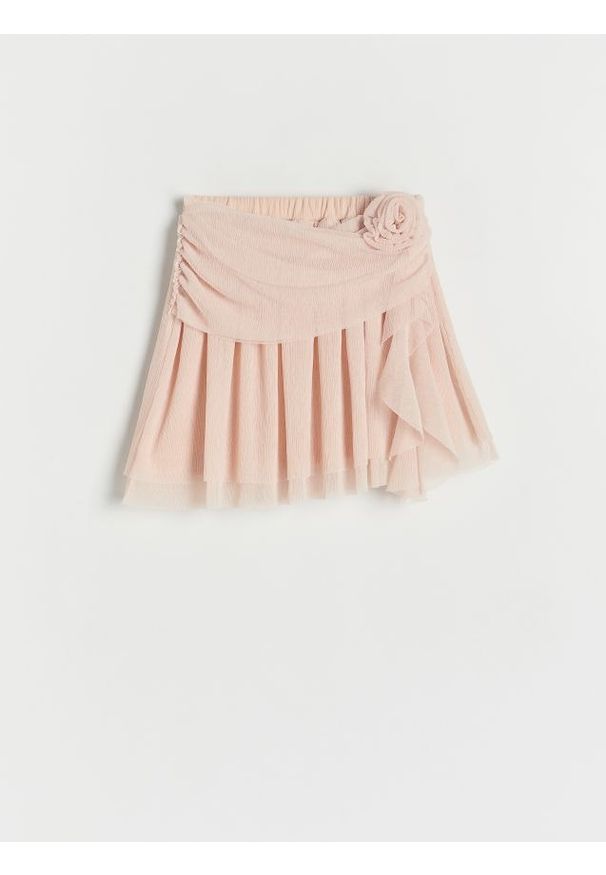 Reserved - Asymetryczna spódnica z kwiatkiem - pastelowy róż. Kolor: różowy. Materiał: dzianina. Wzór: kwiaty. Typ sukienki: asymetryczne