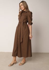 Born2be - Brązowa Rozkloszowana Sukienka Koszulowa w Stylu Retro z Bawełny z Wiązaniem Cirire. Okazja: na co dzień. Kolor: brązowy. Materiał: bawełna. Typ sukienki: koszulowe. Styl: retro #3