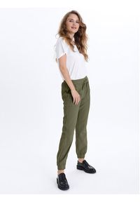 Kaffe Spodnie materiałowe Naya 10505397 Zielony Relaxed Fit. Kolor: zielony. Materiał: materiał, bawełna