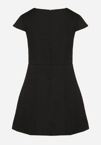 Born2be - Czarna Elegancka Sukienka z Kwadratowym Dekoltem Melretia. Typ kołnierza: dekolt kwadratowy. Kolor: czarny. Długość rękawa: krótki rękaw. Typ sukienki: dopasowane. Styl: elegancki #2
