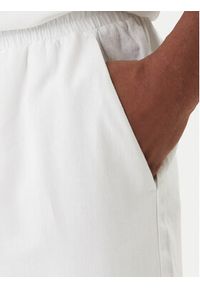 Emporio Armani Szorty materiałowe EM000681 AF20590 U0002 Biały Regular Fit. Kolor: biały. Materiał: wiskoza, len #3