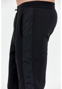 La Martina - LA MARTINA Czarne spodnie dresowe z lampasami. Kolor: czarny. Materiał: dresówka #6
