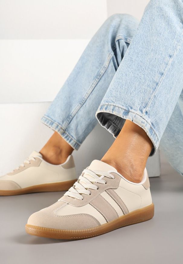 Renee - Ciemnobeżowe Sneakersy w Stylu Tenisówek z Paskami Danareth. Okazja: na co dzień. Zapięcie: pasek. Kolor: beżowy