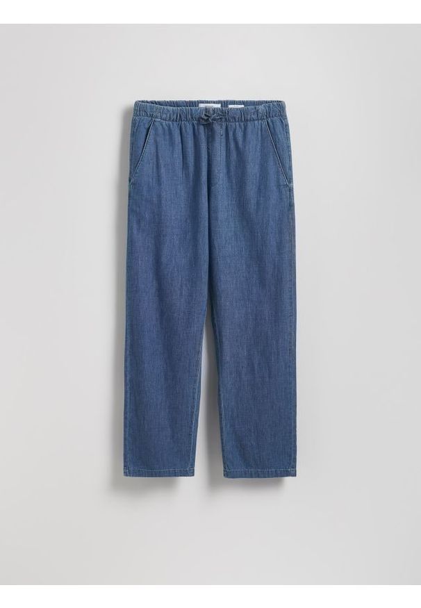 Reserved - Jeansy jogger - granatowy. Kolor: niebieski