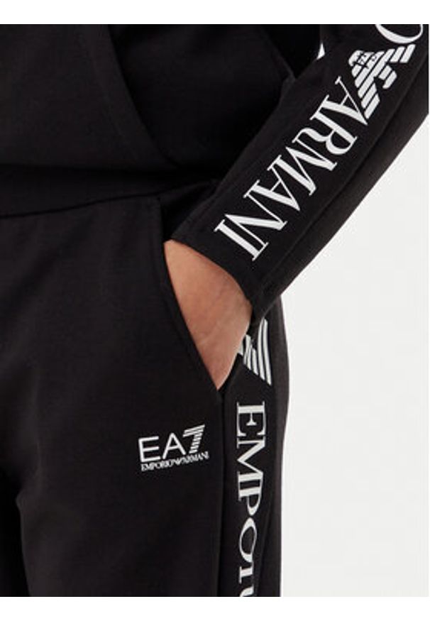 EA7 Emporio Armani Dres 7W000116 AF10443 UC001 Czarny Regular Fit. Kolor: czarny. Materiał: syntetyk