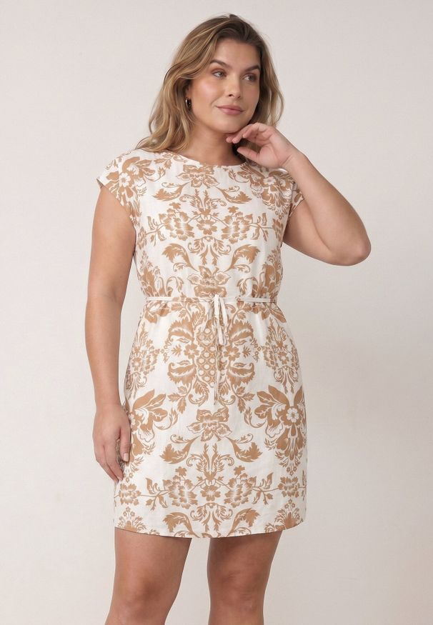 Born2be - Jasnobeżowa Pudełkowa Sukienka z Wiskozy w Stylu Casual z Wiązanym Paskiem Tepena. Okazja: na co dzień. Kolekcja: plus size. Kolor: beżowy. Materiał: wiskoza. Sezon: lato. Typ sukienki: proste. Styl: casual