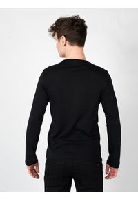 Emporio Armani Longsleeve | 1116533F722 | Mężczyzna | Czarny. Okazja: na co dzień. Kolor: czarny. Materiał: bawełna. Długość rękawa: długi rękaw. Wzór: nadruk. Styl: casual, elegancki