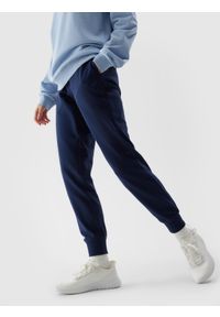 4f - Spodnie dresowe joggery damskie - granatowe. Kolor: niebieski. Materiał: dresówka. Wzór: ze splotem, gładki