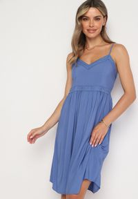 Born2be - Niebieska Sukienka z Wiskozy na Cienkich Ramiączkach z Regulacją Ozdobiona Lampasem i Haftem Nelrissa. Okazja: na imprezę. Typ kołnierza: dekolt w kształcie V. Kolor: niebieski. Materiał: wiskoza. Długość rękawa: na ramiączkach. Wzór: aplikacja, haft #2