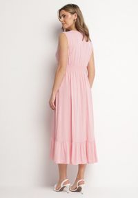 Born2be - Różowa Wiskozowa Sukienka o Kopertowym Kroju z Falbanką Uliria. Kolor: różowy. Materiał: wiskoza. Typ sukienki: kopertowe. Styl: elegancki #4