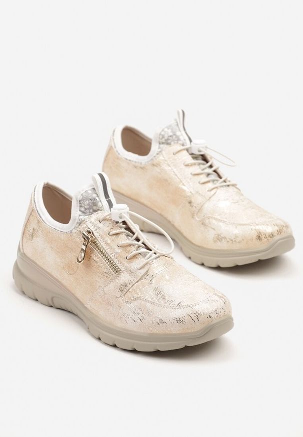 Born2be - Złote Sneakersy z Ozdobnym Suwakiem Eblerria. Okazja: na co dzień. Zapięcie: zamek. Kolor: złoty. Materiał: jeans