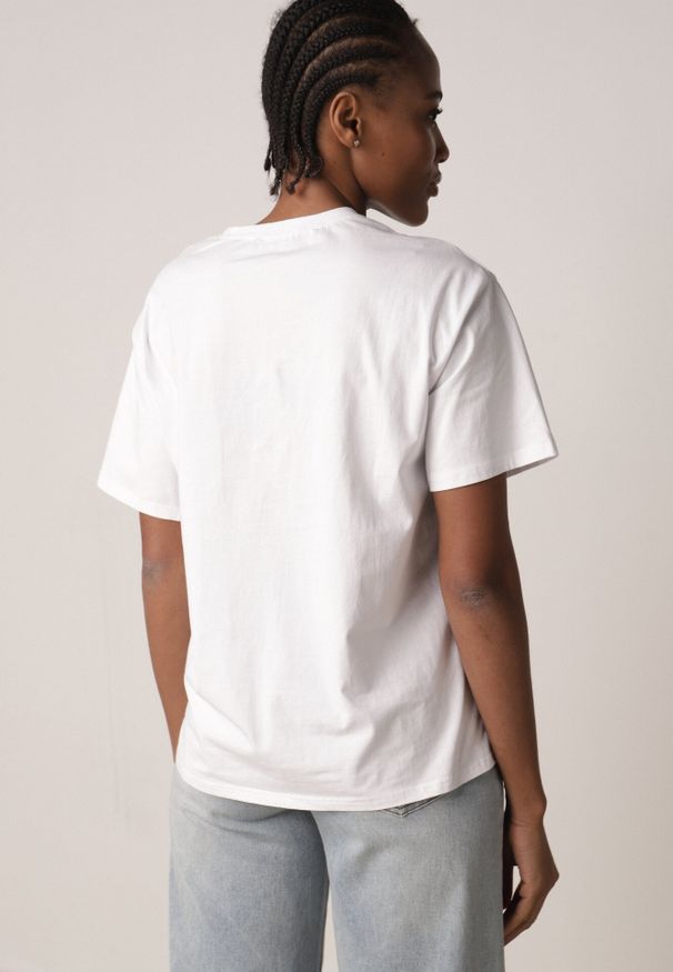 Born2be - Biały T-shirt z Bawełny Typu Oversize Nedika. Okazja: na co dzień. Kolor: biały. Materiał: bawełna. Styl: casual, klasyczny