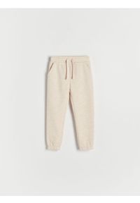 Reserved - Dresowe spodnie jogger - beżowy. Kolor: beżowy. Materiał: dresówka. Wzór: melanż #1
